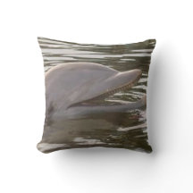 イルカと泳ぐ装飾用クッション