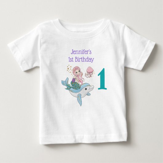 イルカに乗る最初の誕生日かわいい人魚 ベビーTシャツ (正面)