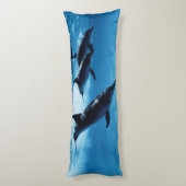 イルカのトリオ ボディピロー (裏面 (縦))