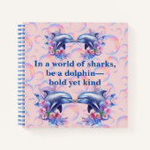 イルカのピンクになるサメの世界のモノグラム ノートブック (正面)