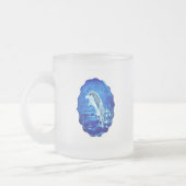 イルカの舞い上がる海獣 フロストグラスマグカップ (左)