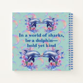 イルカの青になるサメの世界のモノグラム ノートブック (裏面)