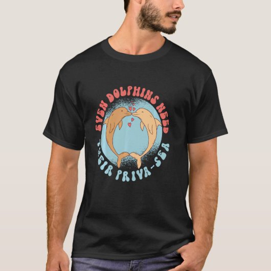 イルカもイルカには海の長いSlが必要 Tシャツ (正面)