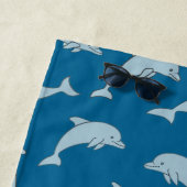イルカよくはしゃぐデザインビーチタオル ビーチタオル (インサイチュ)