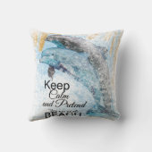 イルカ保がビーチで穏やかなフリ クッション (裏面)