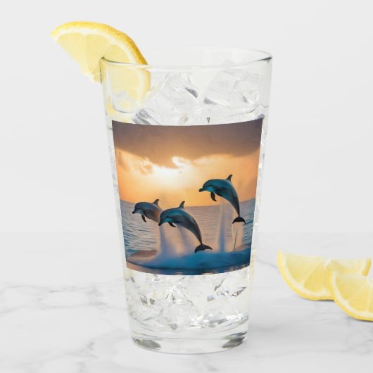イルカ威厳のあるは夕暮れ時に飛び跳ねた。 タンブラーグラス (アイス正面)