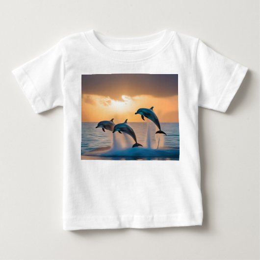イルカ威厳のあるは夕暮れ時に飛び跳ねた。 ベビーTシャツ (正面)
