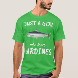 イワシが大好きな女の子 Tシャツ