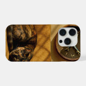 イワシ時計の夢の時間 - 超現実的な猫のアート iPhoneケース (裏面横)