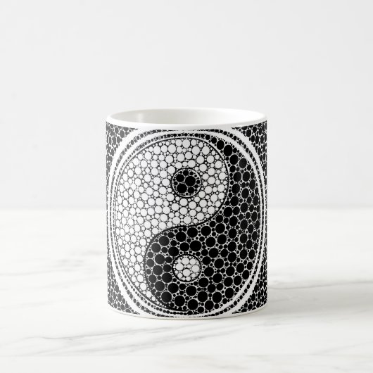 インおよび白黒ヤンの点の芸術 コーヒーマグカップ (中央)