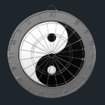 インとヤンシンボル(道教中国の太二) ダーツボード<br><div class="desc">このデザインは伝統的インとヤン記号を備えている。古代の哲学で中国のは、インとヤン(陰陽)は二元論の概念であり、一見相反する力が実際に補完され、相互に結び付けられ、自然界に相互依存し与えて、それらが互いに関連し合うとき互いに生み出す方法を説明す。双日(太極圖)は、その貨幣主義中国のと、その二元論(インと陽)の両面において、宇宙の一体性を表す哲学の象徴である。シンボルは宋代の哲学者である周敦義(1017-1073)によって最初に導入された。</div>