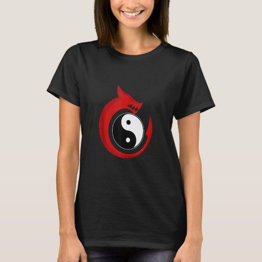 インとヤンドラゴンファンタジーアジア魔法神話レッド Tシャツ (正面)