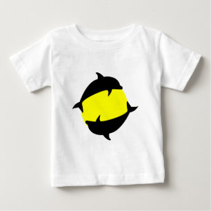 インと可愛いイルカを太陽に ベビーTシャツ