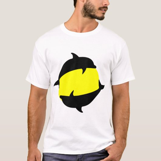 インと可愛いイルカを太陽に Tシャツ (正面)