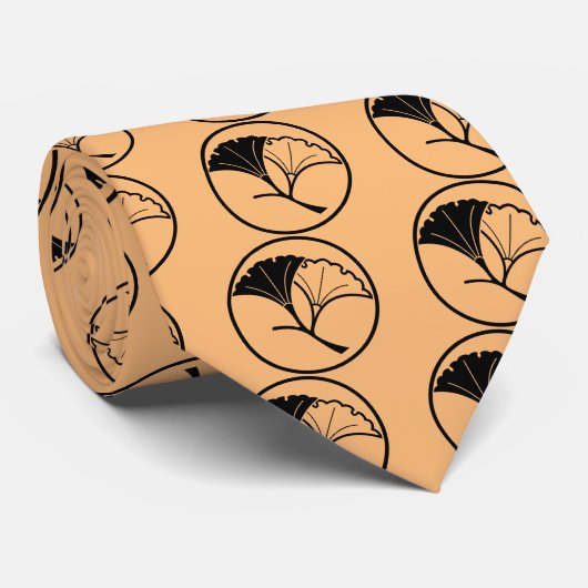 インと糸のような環葉状のヤンイチョウ ネクタイ (ロール)