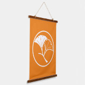 インと糸のような環葉状のヤンイチョウ 吊り下げ型タペストリー (傾斜あり)