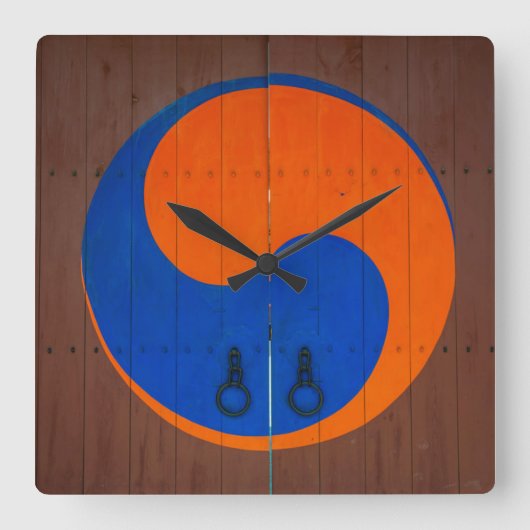 インと陽の記号（韓国） スクエア壁時計 (正面)