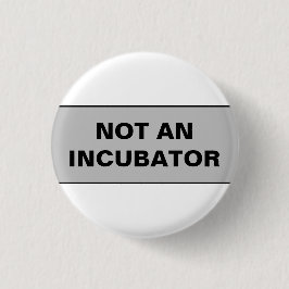 インキュベータ女性は人間ではない 缶バッジ