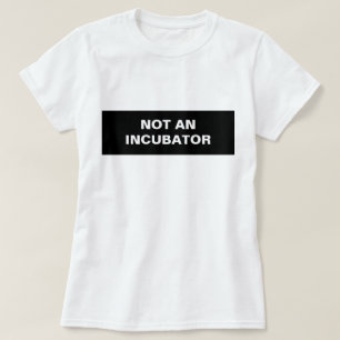 インキュベータ女性は人間ではない Tシャツ