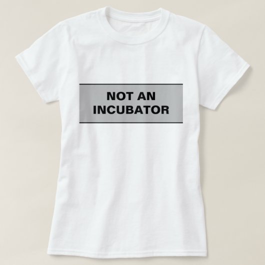 インキュベータ女性は人間ではない Tシャツ (デザイン正面)