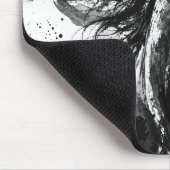 インクで描かれた野生の精神 | 黒と白の馬のアート マウスパッド (コーナー)