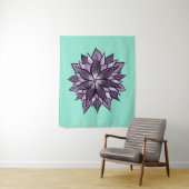 インクによって描かれる抽象的な花のような紫色の曼荼羅 タペストリー (インサイチュ)
