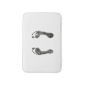 インクをしみ込ませられた足跡(白い) バスマット (正面縦)