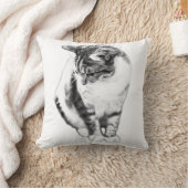 インクアート枕を見下ろす穏やかな猫 クッション (ブランケット)