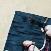 インクウェル・ブルーのピンクと白のフラミンゴの鳥 ビーチタオル (インサイチュ)