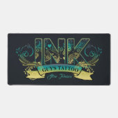 インクタイポグラフィタトゥーアーティストティール(緑がかった色)/黄色ID815 デスクマット (正面)