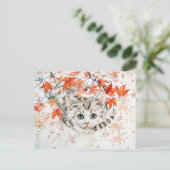 インクパイの紅葉に中国の興味ある子猫 ポストカード (スタンド正面)