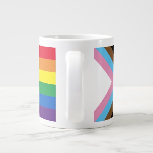 インクルーシブ虹Lgbtqゲイダイバーシティ国旗 ジャンボコーヒーマグカップ (裏面)
