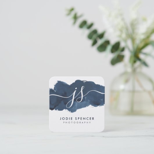 インク付きロゴエレガントイニシャル濃い青色インク スクエア名刺 (スタンド正面)
