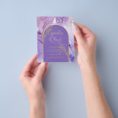 インク抽象芸術パープル金ゴールドラベンダーウェディング招待 チラシ (手)