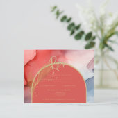インク抽象芸術レッドコーラルネイビー金ゴールドウェディングRSVP ポストカード (スタンド正面)