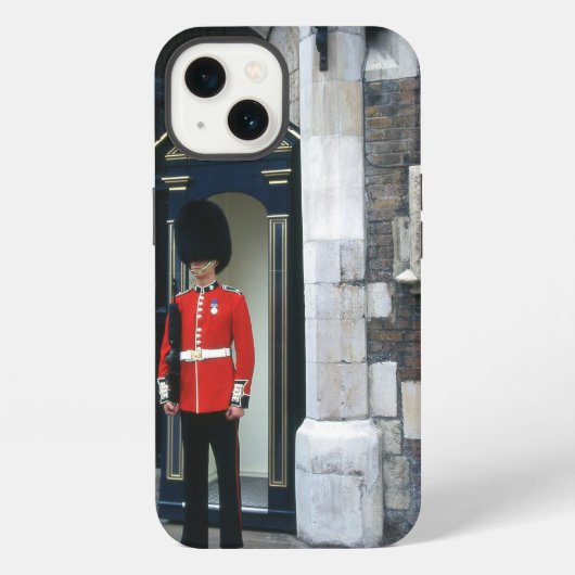 イングランド宮殿衛兵 Apple iPhone 13 ハードケース iPhoneケース (裏面)