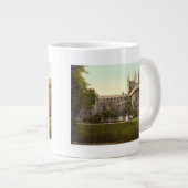 イングランド，オックスフォード，ニューカレッジ ジャンボコーヒーマグカップ (正面右)