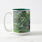 イングランド，ハンプシャー州，ブラック&ベイニューフォレストポニー ツートーンマグカップ (左)