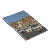 イングランド、北ヨークシャー、ハーバー、ホイットビー ノートブック (右側)