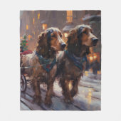 イングリッシュコッカースパニエル犬クリスマスフェスティバルシーズン フリースブランケット (正面)