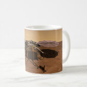 インサイト着陸装置が火星の表面で動作。 コーヒーマグカップ (正面右)