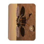 インサイト着陸装置が火星の表面で動作。 マグネット (縦)