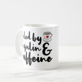 インシュリンおよびカフェインによって燃料を供給される コーヒーマグカップ (正面左)