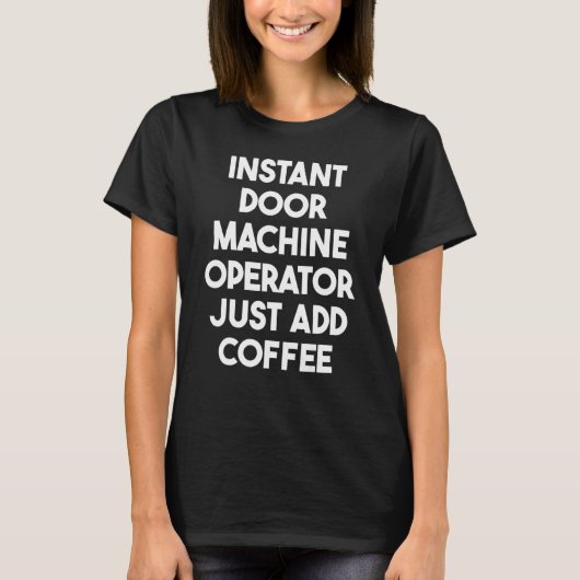 インスタントドアマシンのオペレータがコーヒーを追加 Tシャツ (正面)