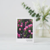 インスタントフォト089 – ピンクのチューリップのベッド 名刺 (スタンド正面)