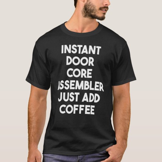 インスタント ドア コア アセンブラ ただコーヒーを注ぐだけ Tシャツ (正面)