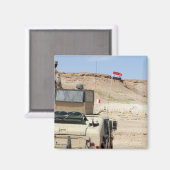 インストラクターがイラクの軍人の姿を見る マグネット (正面/裏面)