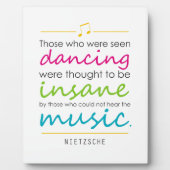 インスパイアの「踊り見た人」ニーチェ フォトプラーク (正面)