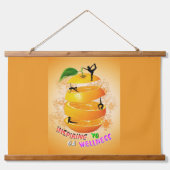 インスパイアウェルネス・ヨガ 吊り下げ型タペストリー (正面)