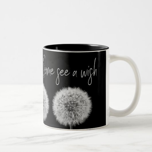 インスパイアdandelionの黒と白のマクロフォト ツートーンマグカップ (右)